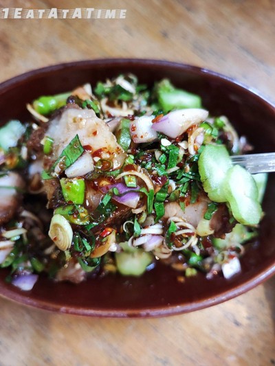 ยำหมูสามชั้นตะลิงปลิง