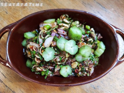 ยำหมูสามชั้นตะลิงปลิง