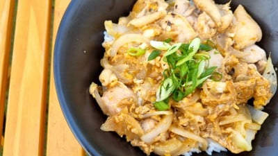 ข้าวหน้าเนื้อไข่ญี่ปุ่น