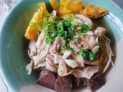 ก๋วยเตี๋ยวไก่สับ (พิเศษ)