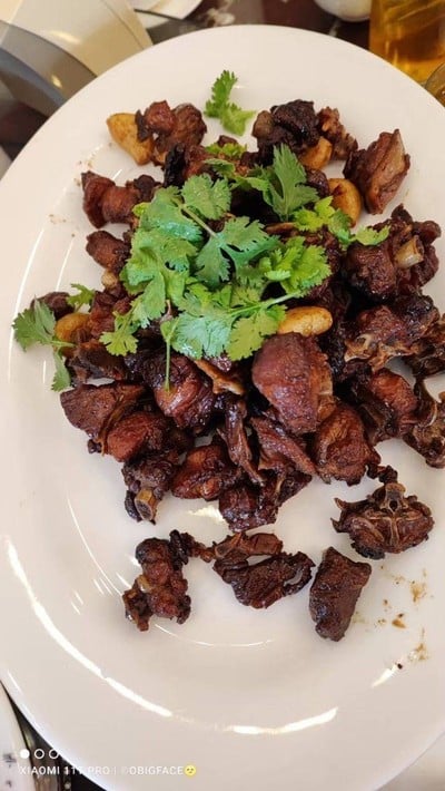 เนื้อเป็ดทอดกระเทียม