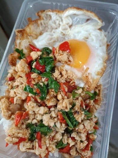 เมนูของร้าน (อาหารฮาลาล)กระเพราเนื้อพริกแห้งรสจัด อ่อนนุช