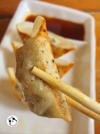 เกี๊ยวซ่าย่าง 4 ชิ้น หมูผสมไก่