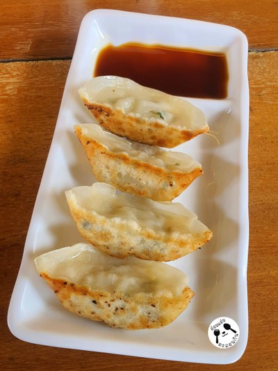 เกี๊ยวซ่าย่าง 4 ชิ้น หมูผสมไก่