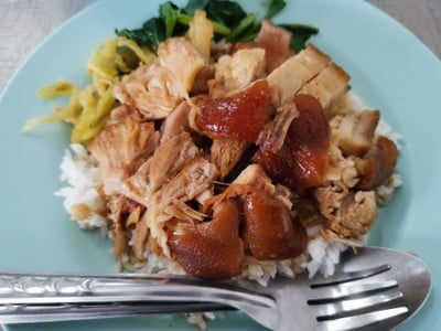 สมใจ ขาหมูข้าวมันไก่