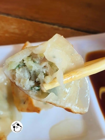 เกี๊ยวซ่าย่าง 4 ชิ้น หมูผสมไก่