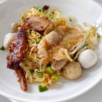 เมนูของร้าน ก๋วยเตี๋ยวรู ตลาดน้อย