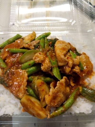 พริกแกงหมูใส่ถัว