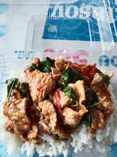 กะเพราหมูชิ้น