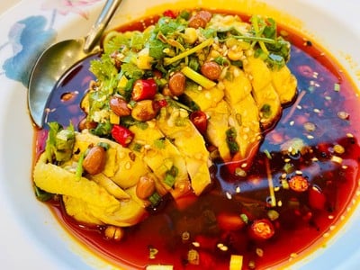 เข่าสวยจี-ไก่ราดซอสน้ำแดง