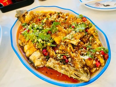 ปลาผัดพริกหูหนาน