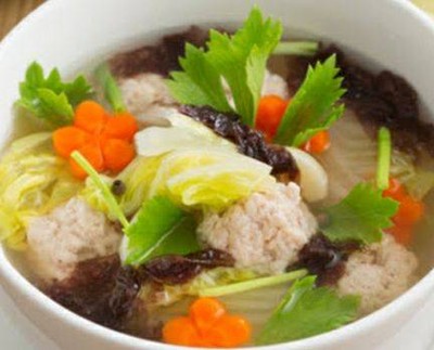 แกงจืดเต้าหู้หมูสับสาหร่าย