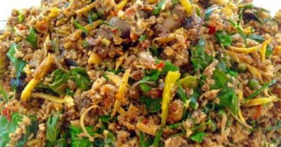 ข้าวผัดเผ็ดกบสับ