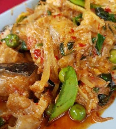 ข้าวผัดเผ็ดปลาคัง