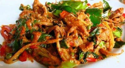 ข้าวผัดเผ็ดเนื้อเก้ง