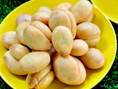 สละสุมาลีพร้อมทาน