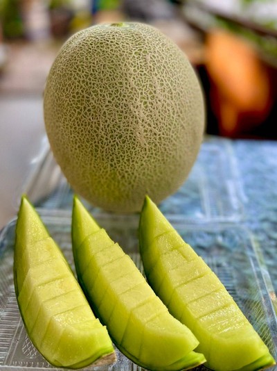 เมล่อนเขียวญี่ปุนพร้อมทาน