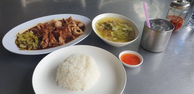 อาหาร หรือ เครื่องดื่ม