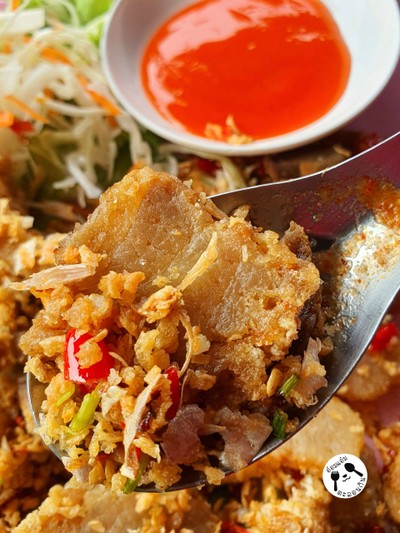 สามชั้นผัดพริกเกลือ