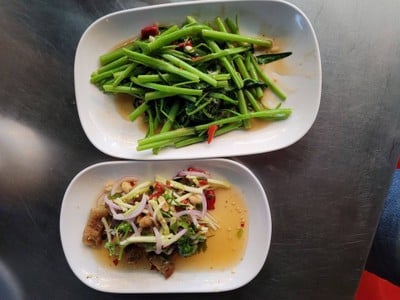 อาหาร หรือ เครื่องดื่ม