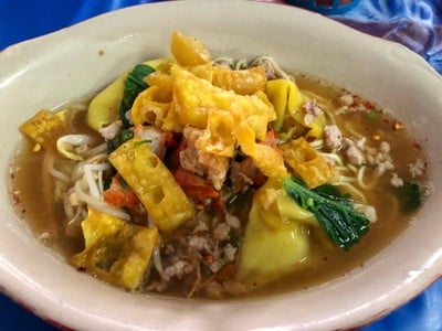 บะหมี่เกี๊ยวต้มยำ