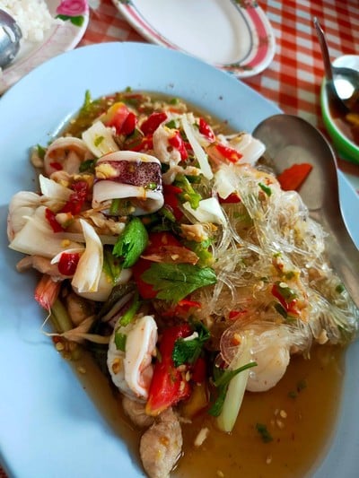 ยำวุ้นเส้นทะเล