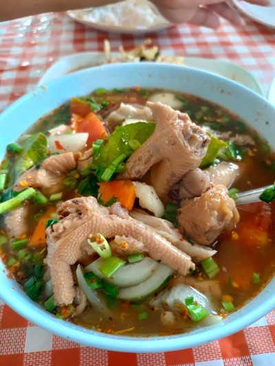 ต้มแซ่บตีนเนื้อไก่