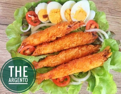 สลัดกุ้งชุบแป้งทอด