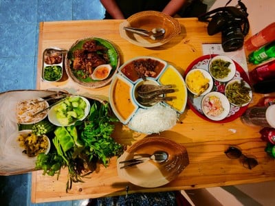ขนมจีนน้ำยาชุด