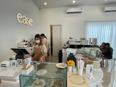 ease cafe  อีส
