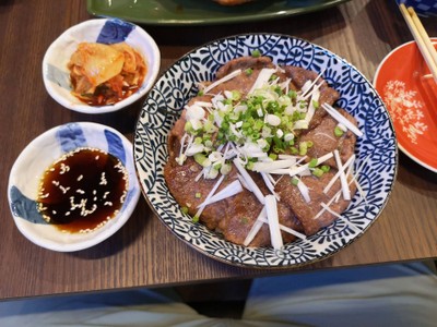 ข้าวหน้าเนื้อย่างถ่าน