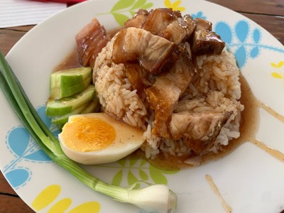 ข้าวหมูกรอบ
