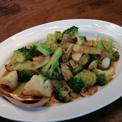 อาหาร หรือ เครื่องดื่ม