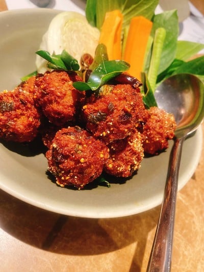 Charm Eatery and Bar สาธร