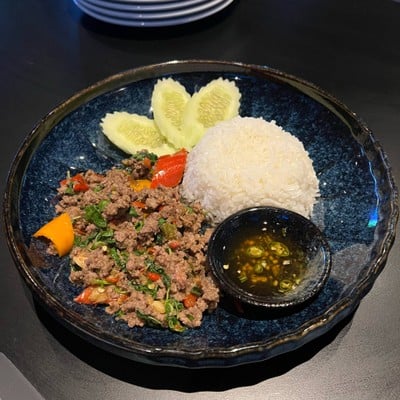 ข้าวผัดกะเพราเนื้อสับ