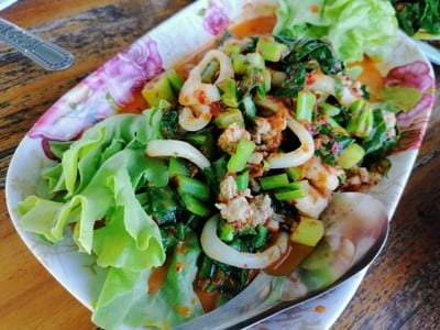 ยำคะน้าแก้ว
