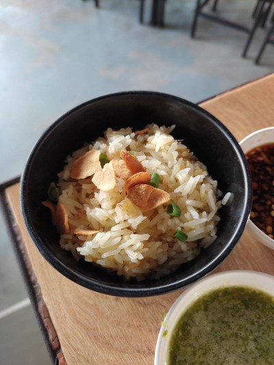 ข้าวกระเทียม