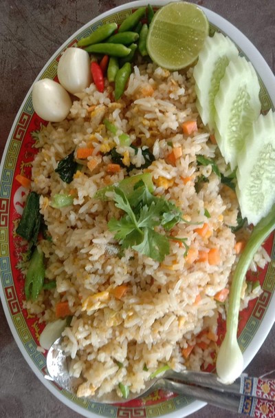 ข้าวผัดปลาเค็ม  ใช่ปลาอินทรีย์อย่างดี   ราคา฿  98บ.
