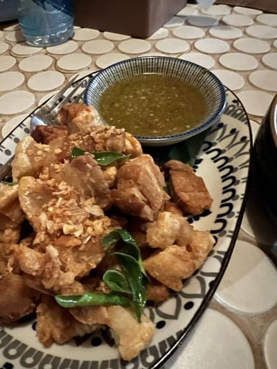 หมูกรอบ
