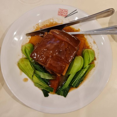 หมูสามชั้นน้ำแดงพร้อม หมั่นโถว