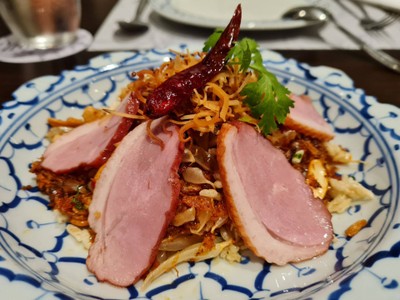 ยำส้มโออกเป็ดรมควัน
