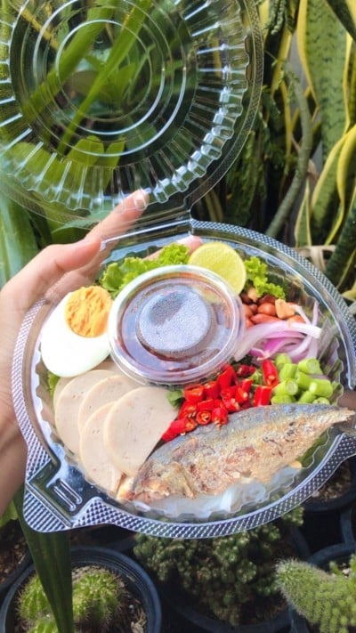 ลาบยโส (เปาบุ้นจิ้น) อาหารตามสั่ง บ้านเปา