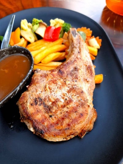 อาหาร หรือ เครื่องดื่ม