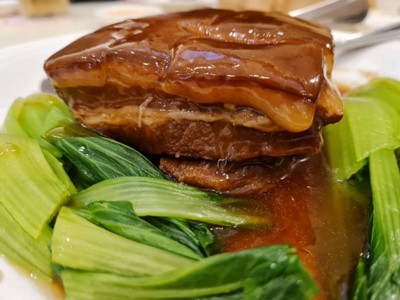 หมูสามชั้นน้ำแดงพร้อม หมั่นโถว