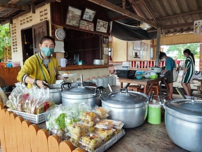 บรรยากาศ ข้าวแกงป้าน้อย