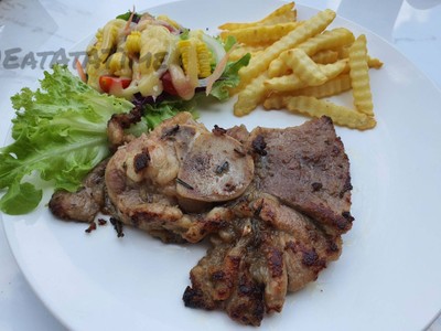 สเต็กหมูพริกไทยดำ