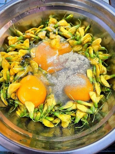 วิธีทำ ไข่เจียวดอกโสน วิธีทำ ไข่เจียวดอกโสน