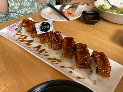 โรลปลาไหลครีมชีส