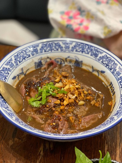 D8. น้ำตกวากิวทองสมิทธ์