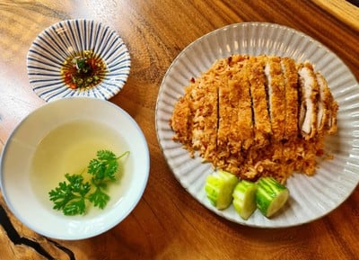 ข้าวคั่วน้ำพริกหมูทอด